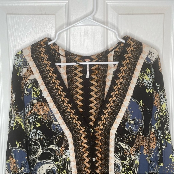 Free People Catch Me If You Can Cheetah/Leopard Novelty Print Art to Wear Top S - Picture 4 of 13